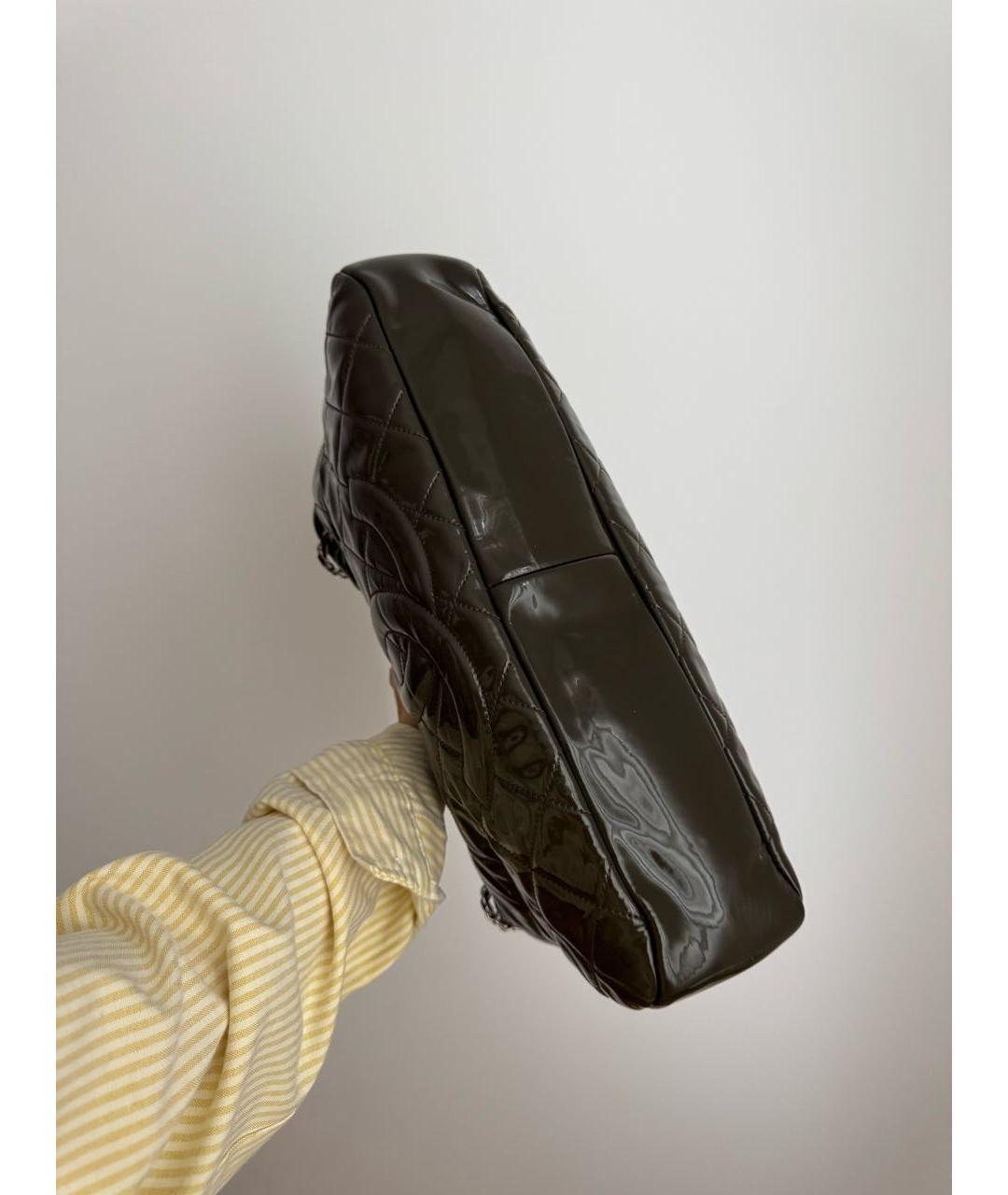 CHANEL Хаки сумка тоут из лакированной кожи, фото 4
