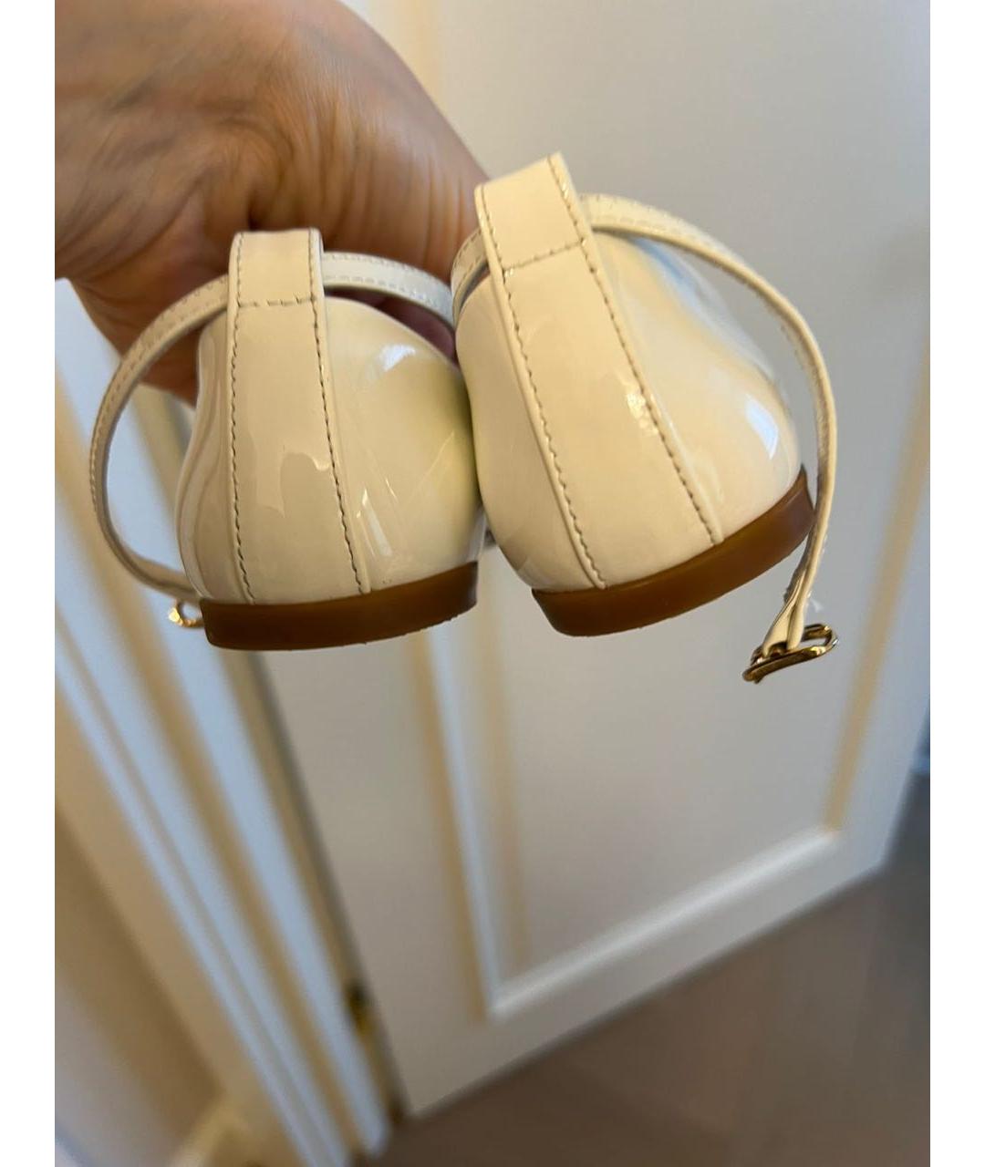 DOLCE & GABBANA KIDS Белые балетки и туфли из лакированной кожи, фото 3