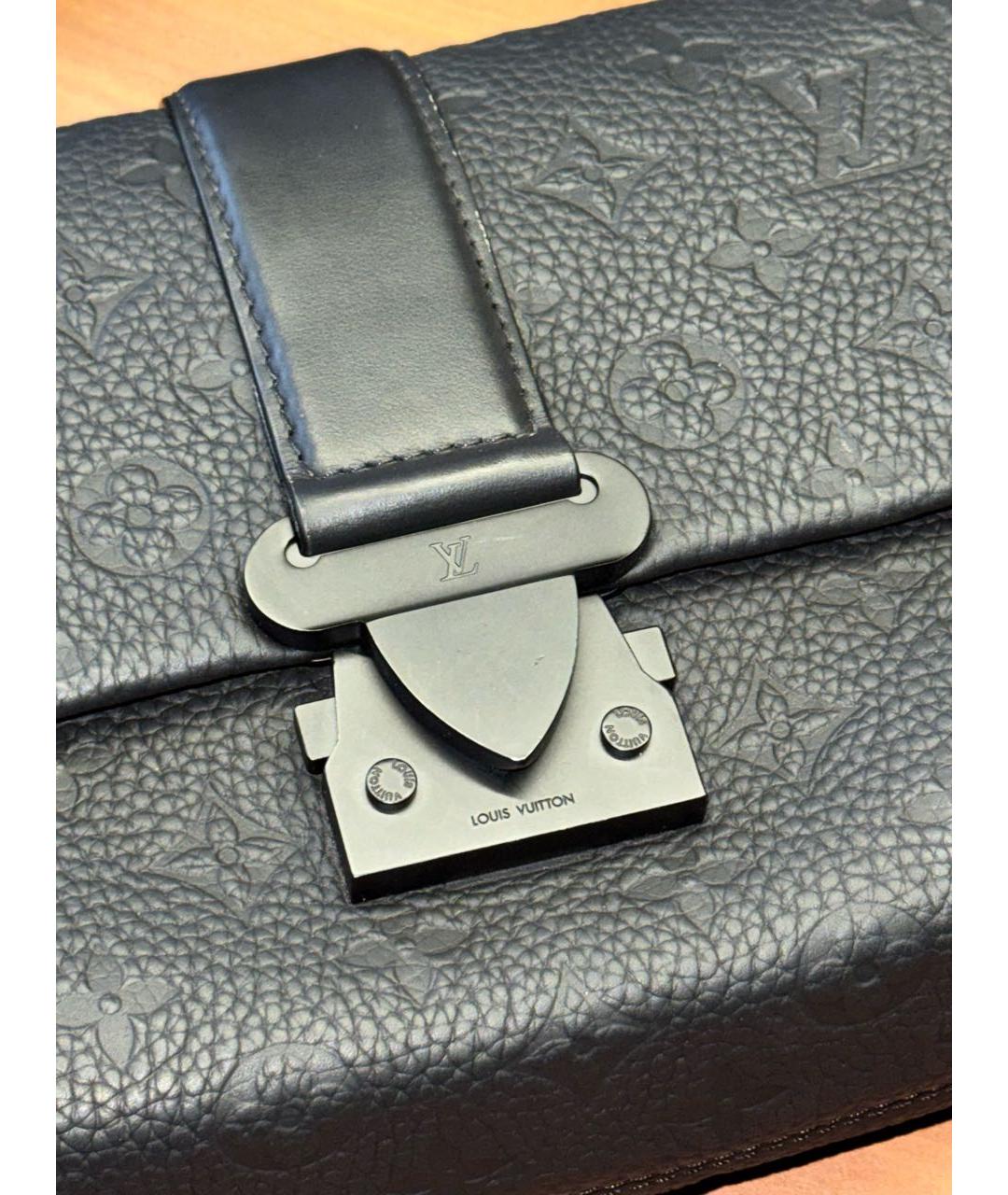 LOUIS VUITTON Черная кожаная сумка на плечо, фото 3