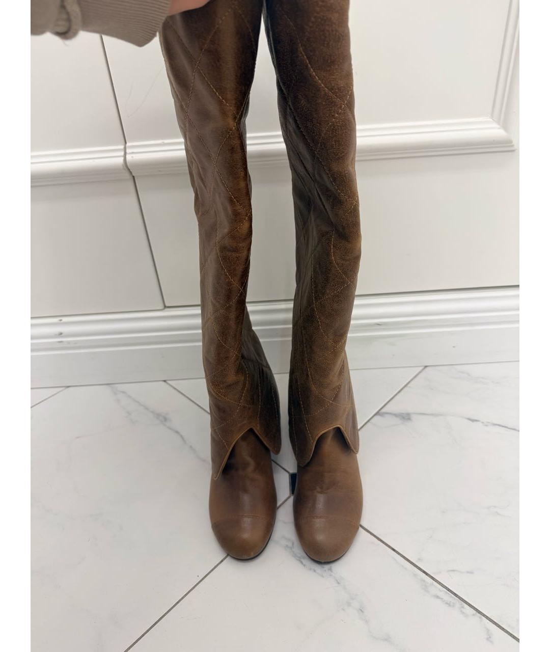 CHANEL Коричневые кожаные сапоги, фото 2