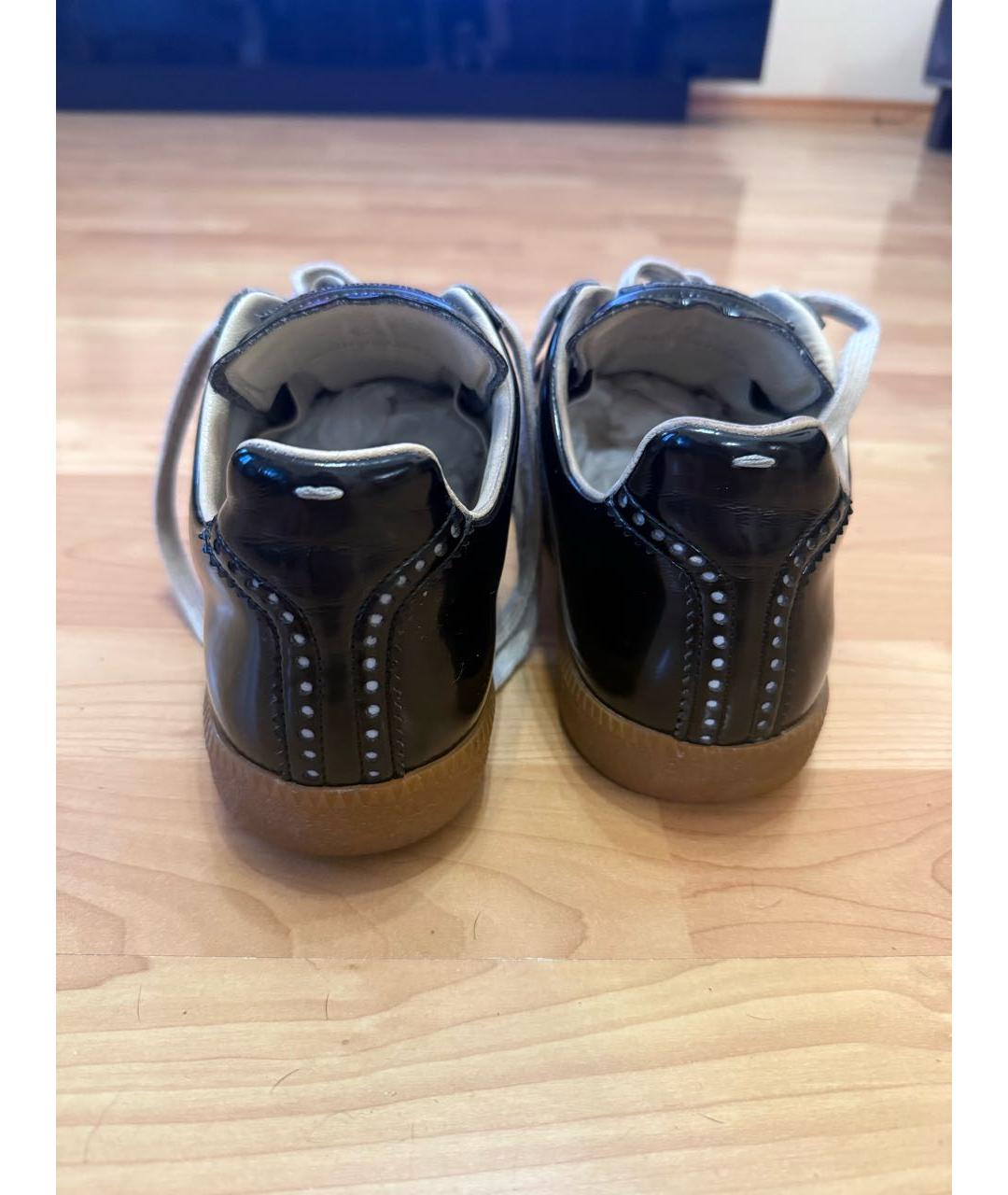 MAISON MARGIELA Черные низкие кроссовки / кеды из лакированной кожи, фото 4