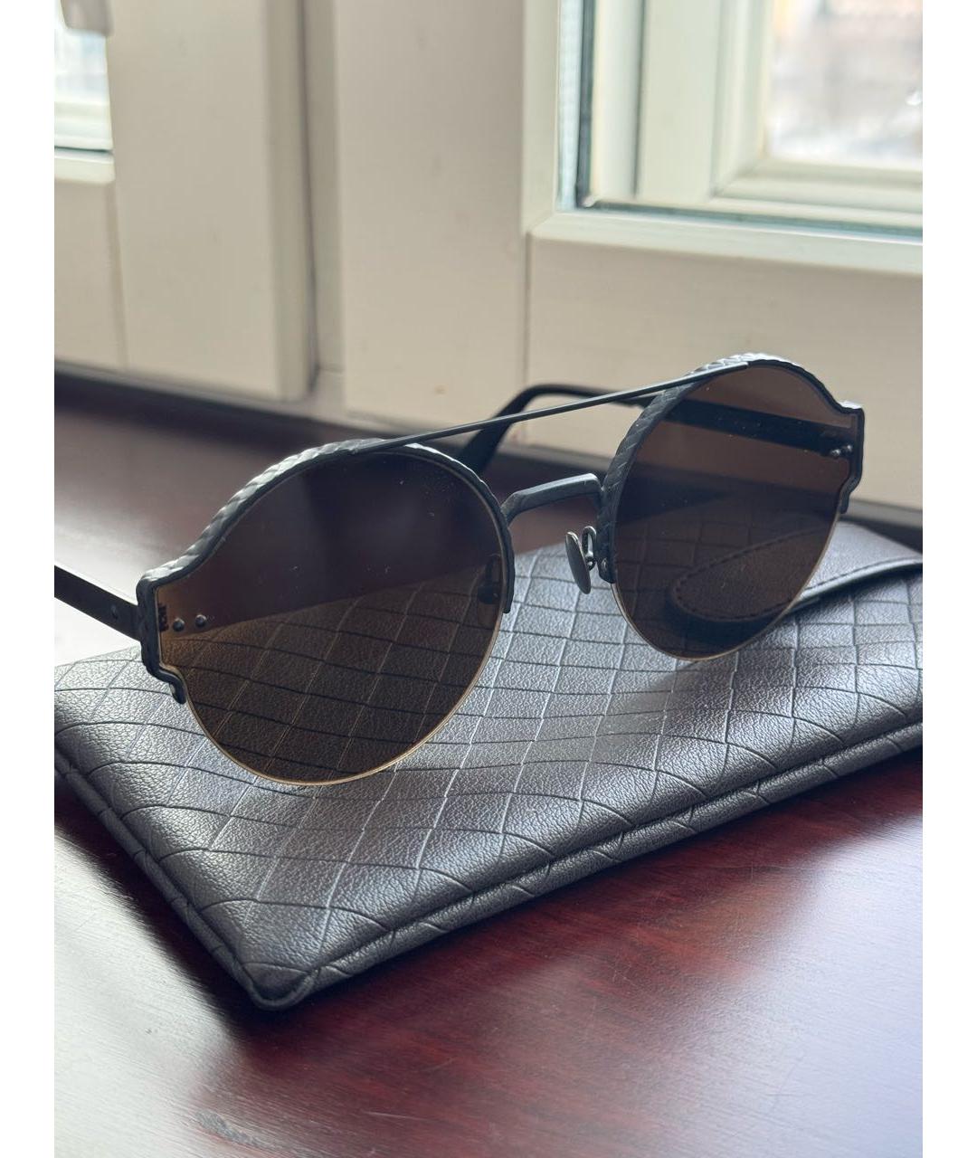 BOTTEGA VENETA Антрацитовые металлические солнцезащитные очки, фото 2