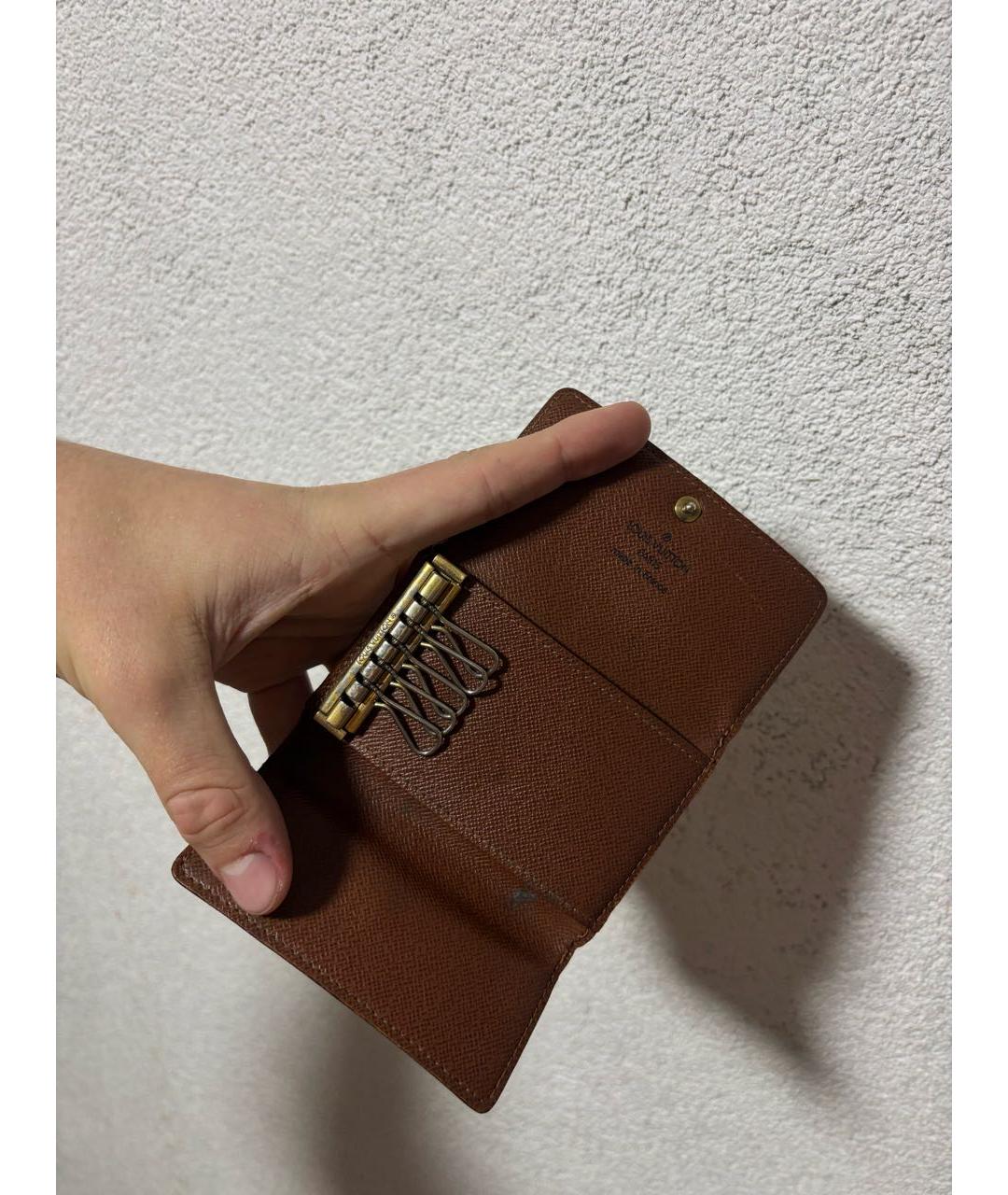 LOUIS VUITTON Коричневая ключница, фото 3