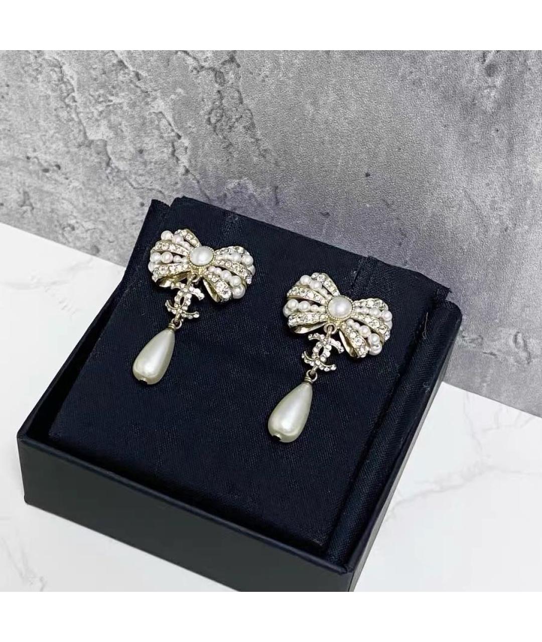 CHANEL Белые металлические серьги, фото 3