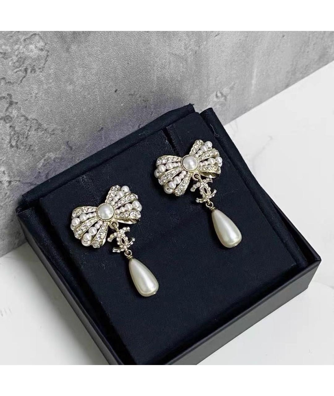 CHANEL Белые металлические серьги, фото 2