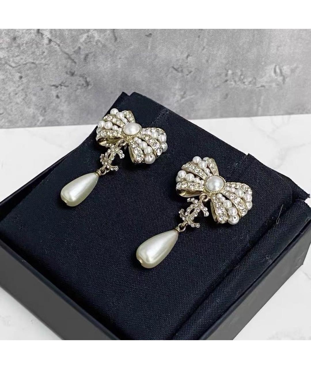 CHANEL Белые металлические серьги, фото 4