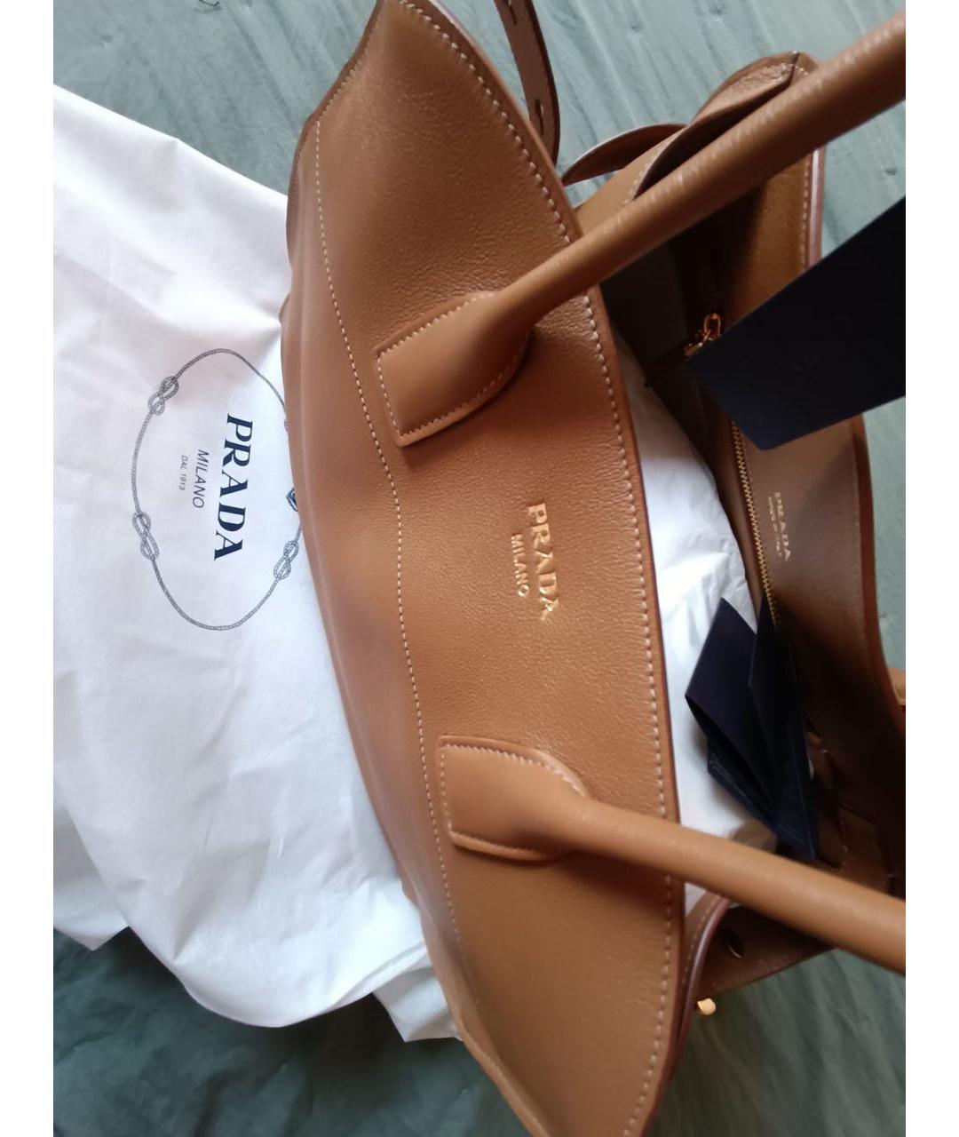 PRADA Коричневая кожаная сумка с короткими ручками, фото 5