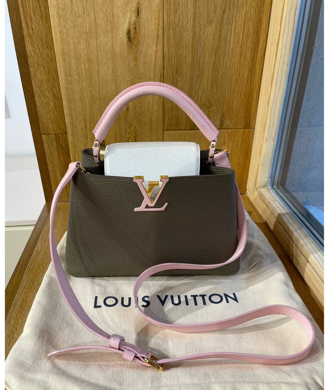 LOUIS VUITTON Коричневая кожаная сумка с короткими ручками, фото 5