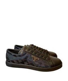 PRADA Низкие кроссовки / кеды