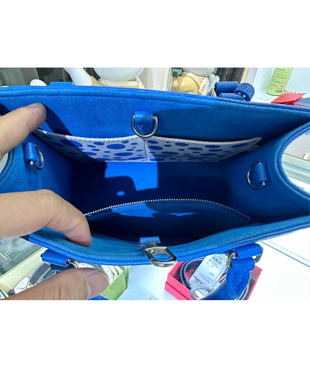 LOUIS VUITTON Голубая кожаная сумка с короткими ручками, фото 5