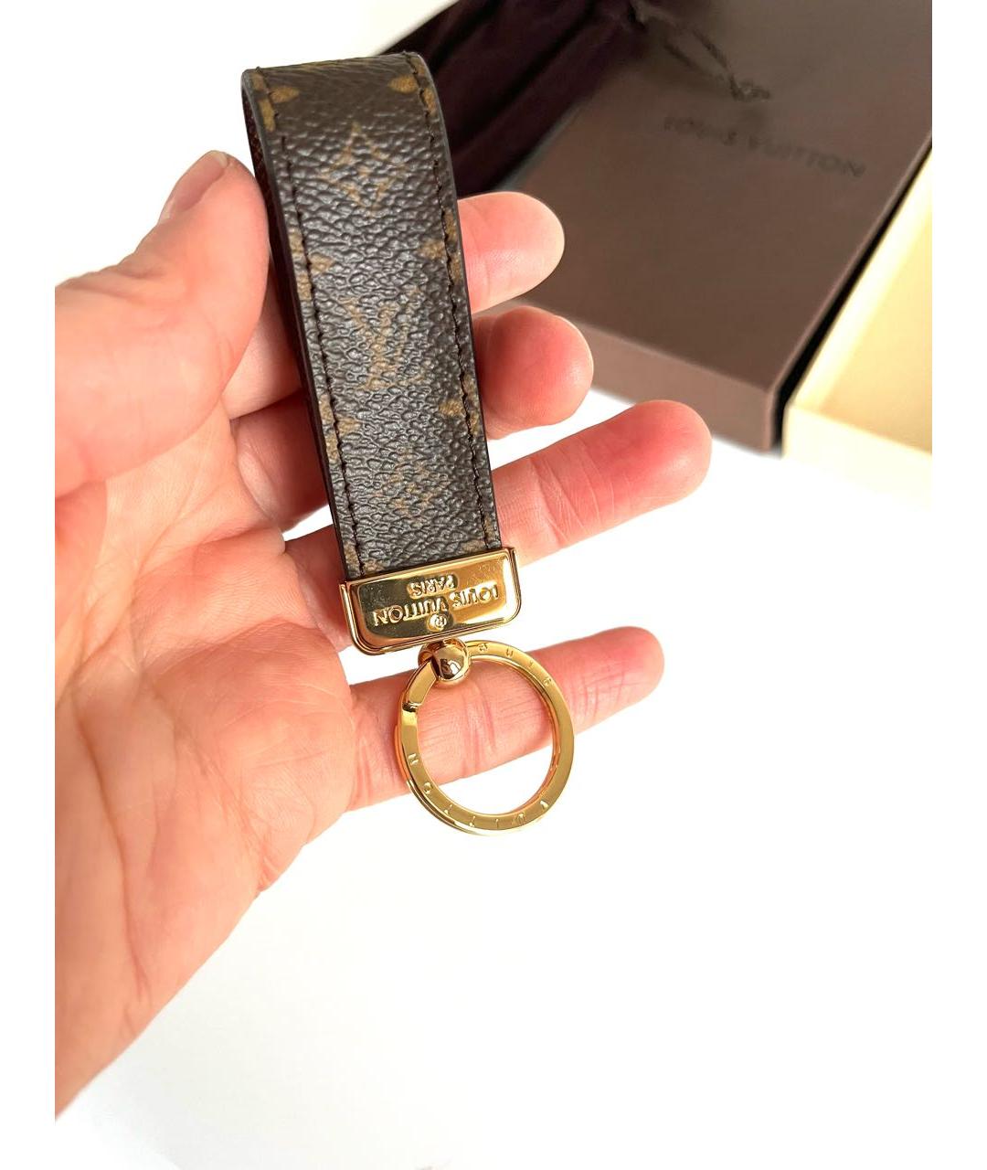 LOUIS VUITTON Коричневый брелок, фото 4