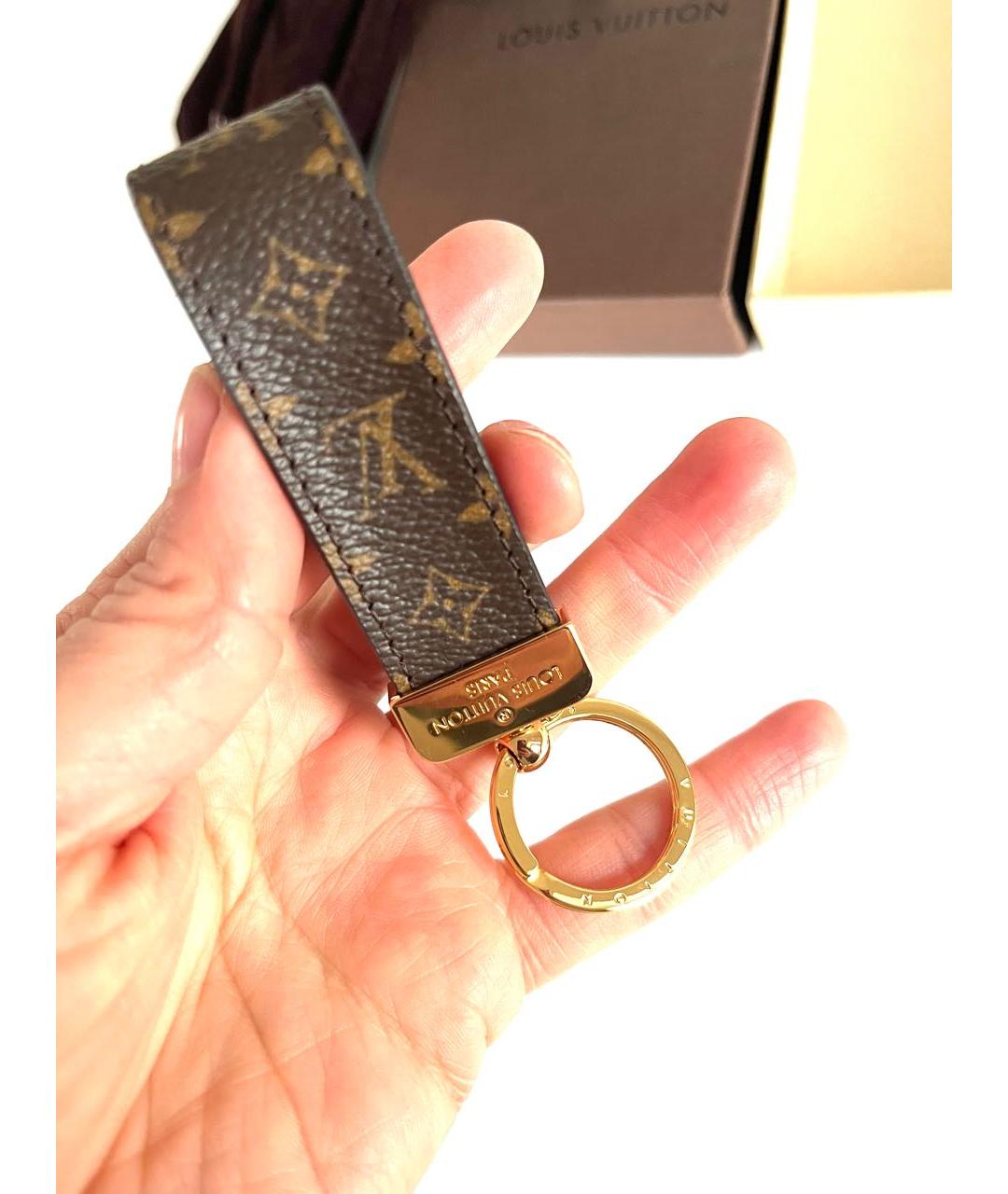 LOUIS VUITTON Коричневый брелок, фото 2