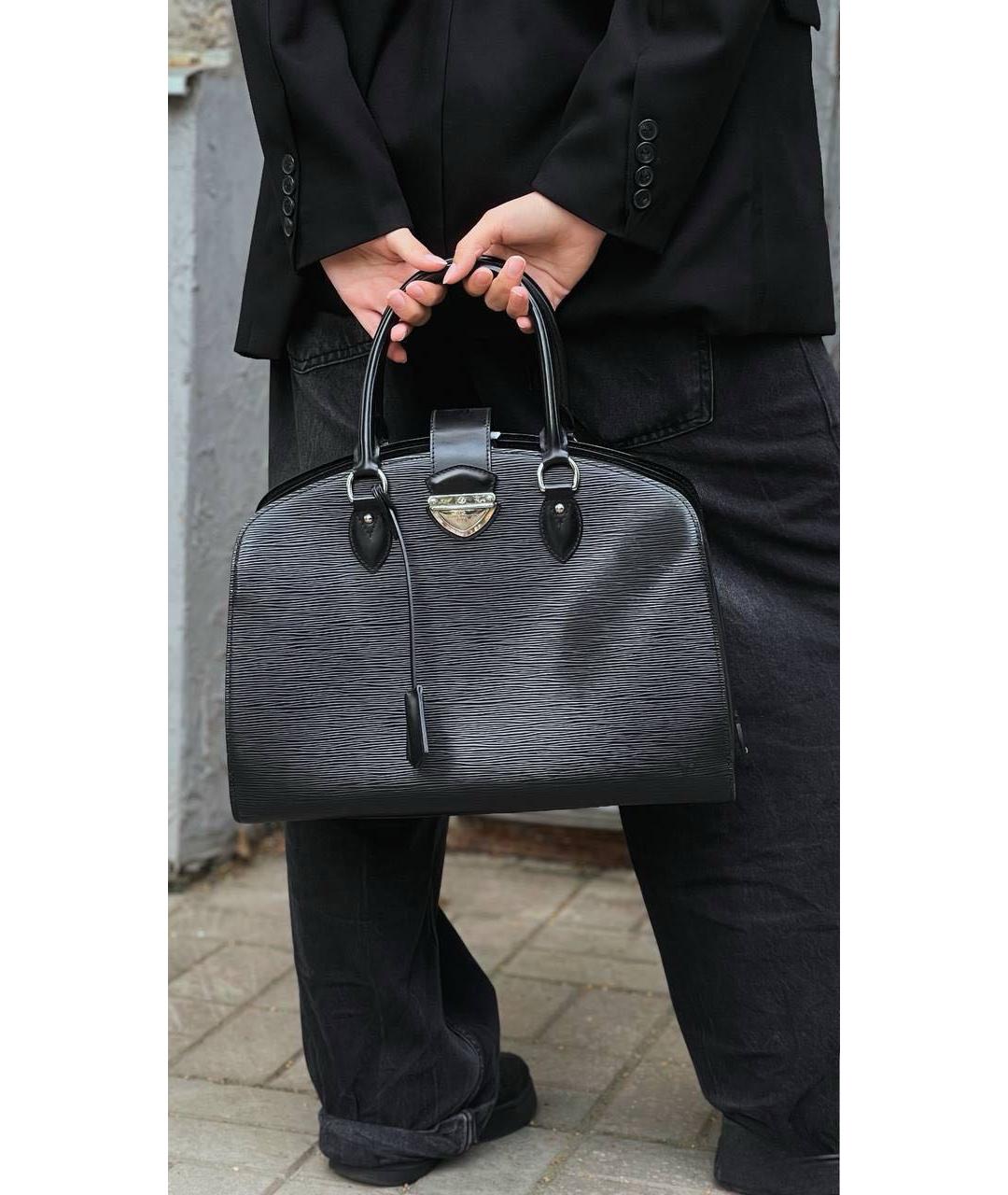 LOUIS VUITTON Черная кожаная сумка с короткими ручками, фото 6