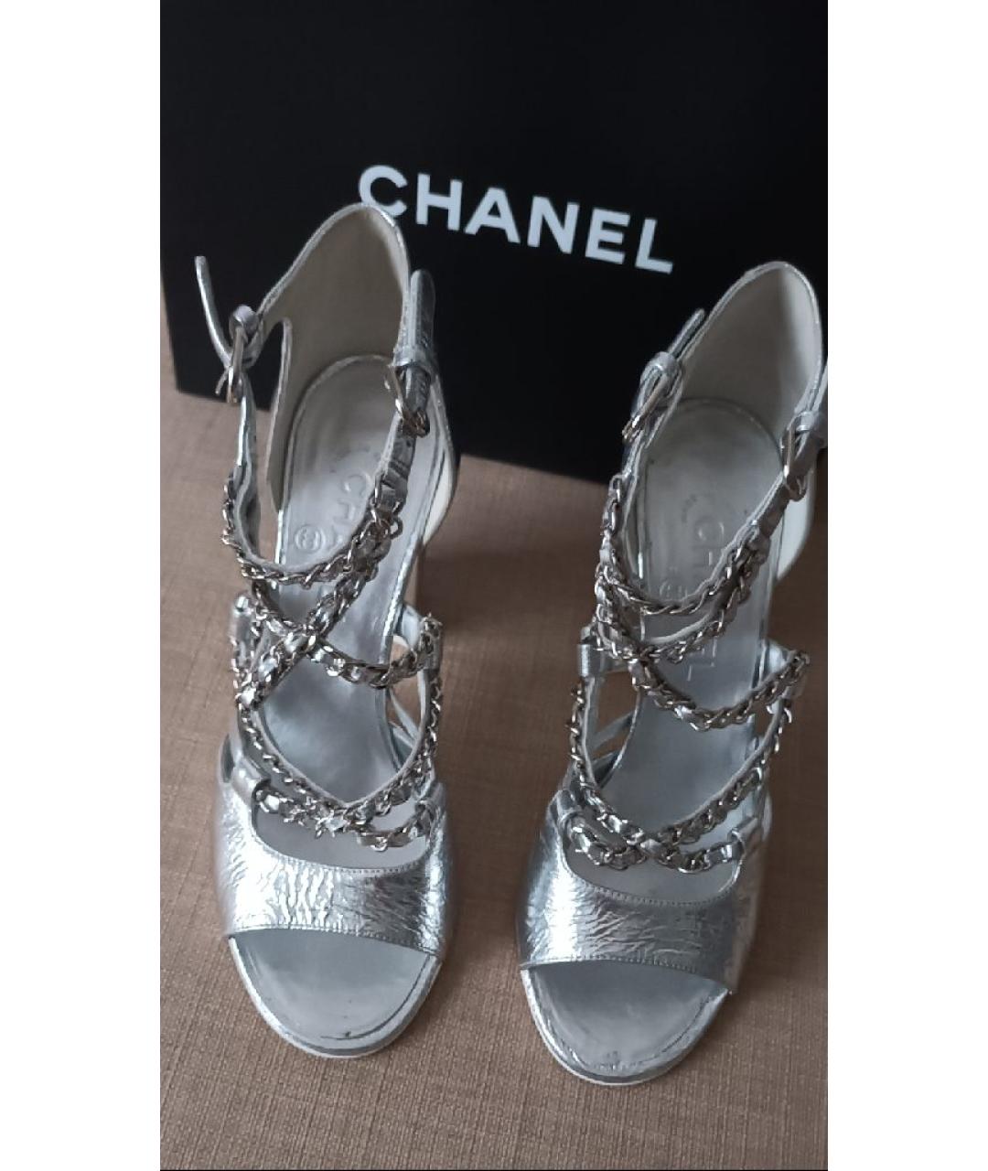 CHANEL Серебряные кожаные босоножки, фото 2