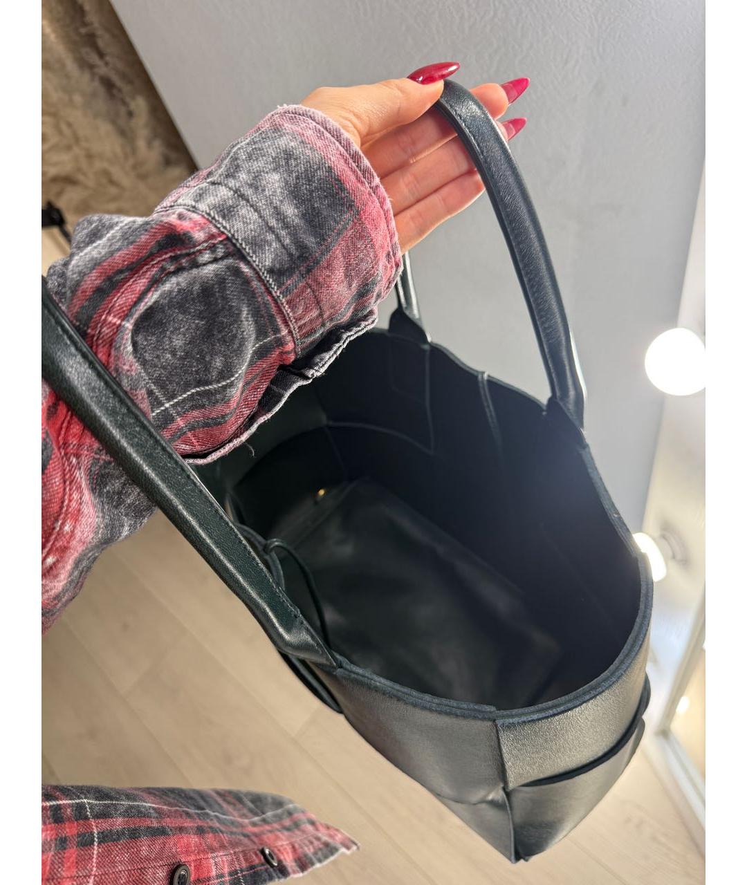 BOTTEGA VENETA Черная кожаная сумка тоут, фото 4