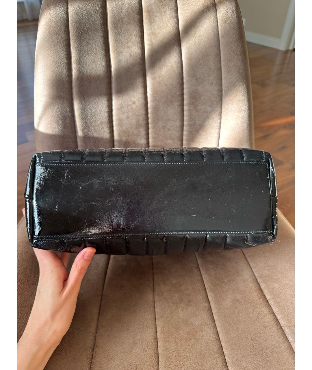 SAINT LAURENT Черная сумка с короткими ручками из лакированной кожи, фото 5