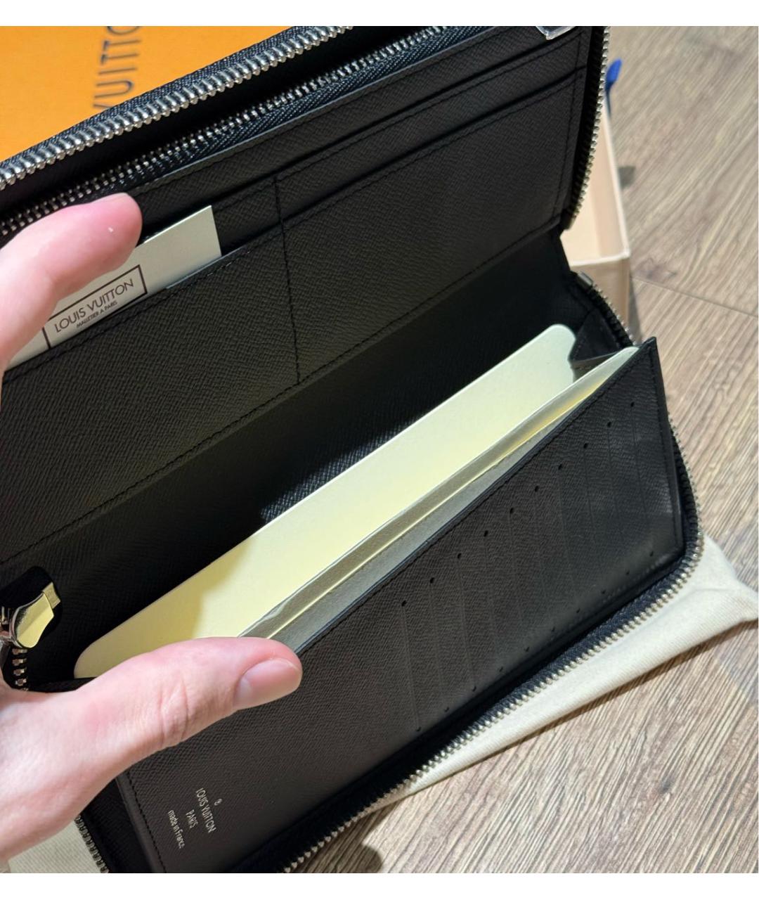 LOUIS VUITTON Антрацитовый кожаный кошелек, фото 6