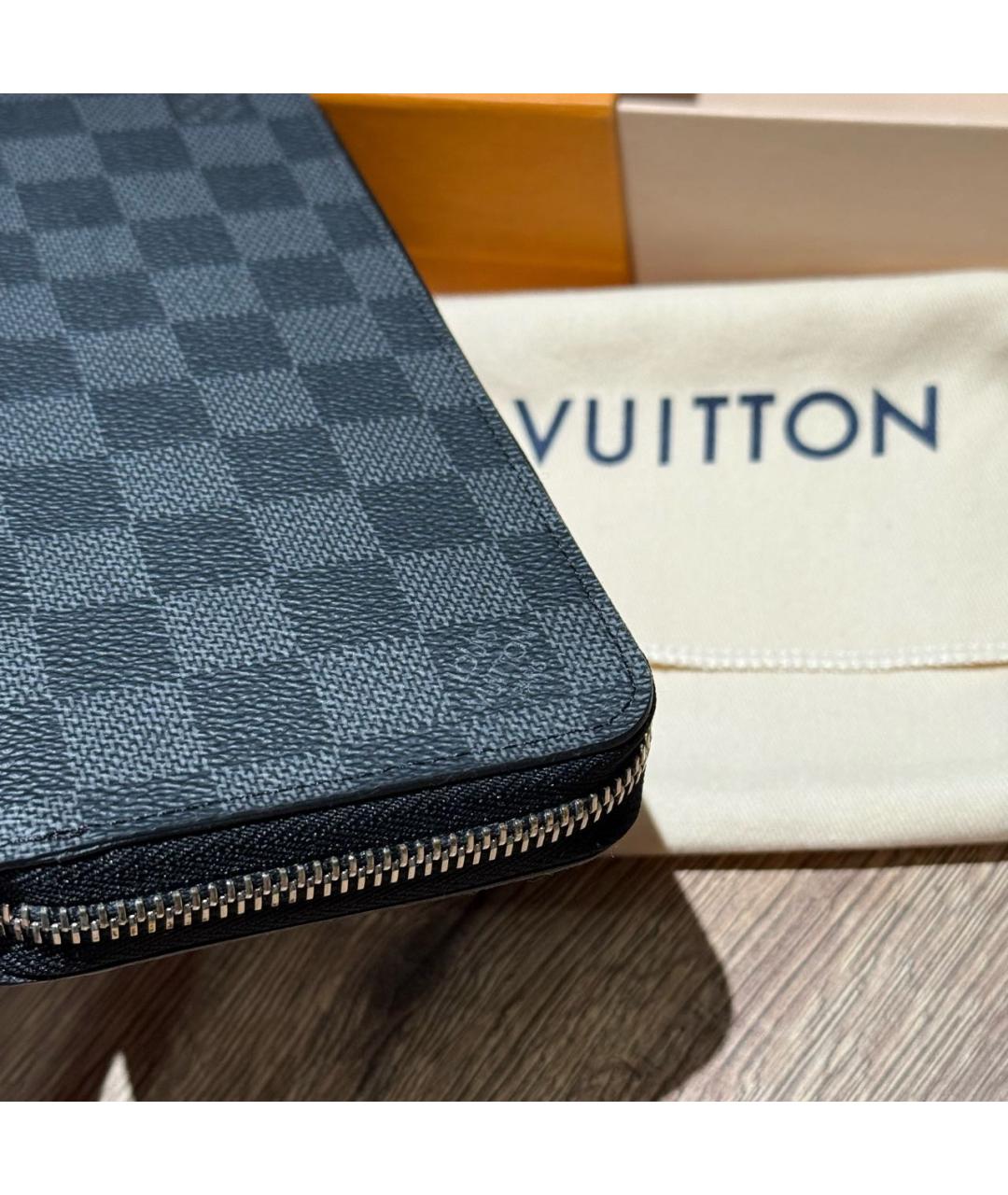 LOUIS VUITTON Антрацитовый кожаный кошелек, фото 3