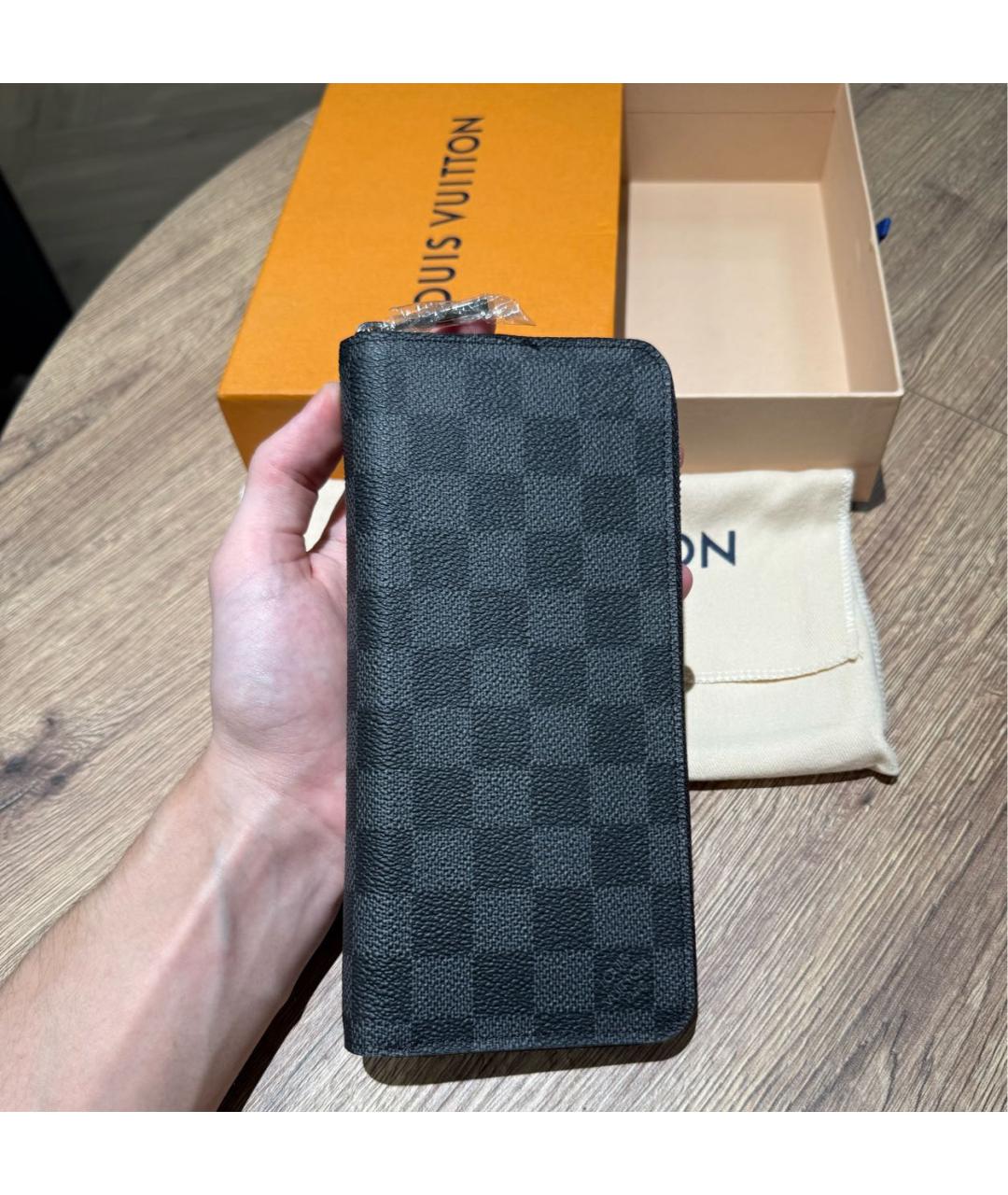 LOUIS VUITTON Антрацитовый кожаный кошелек, фото 2