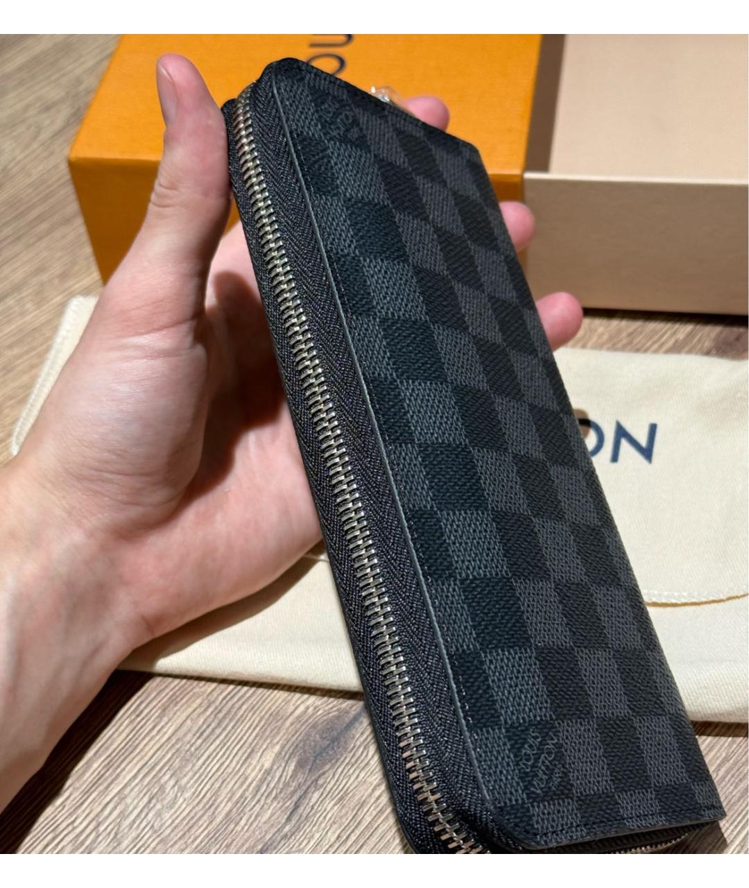 LOUIS VUITTON Антрацитовый кожаный кошелек, фото 4