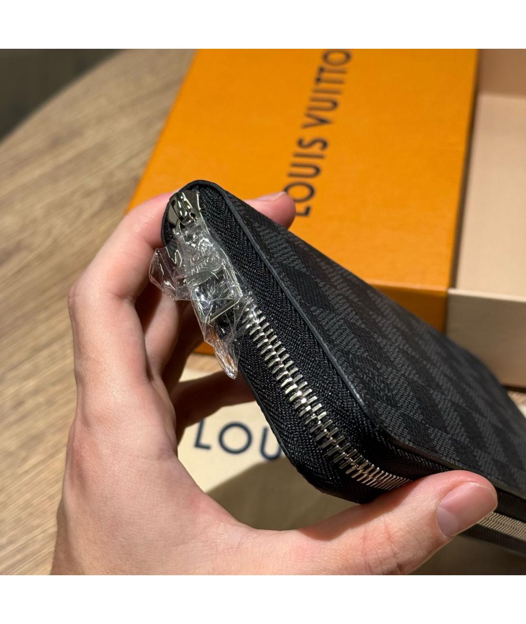 LOUIS VUITTON Антрацитовый кожаный кошелек, фото 7