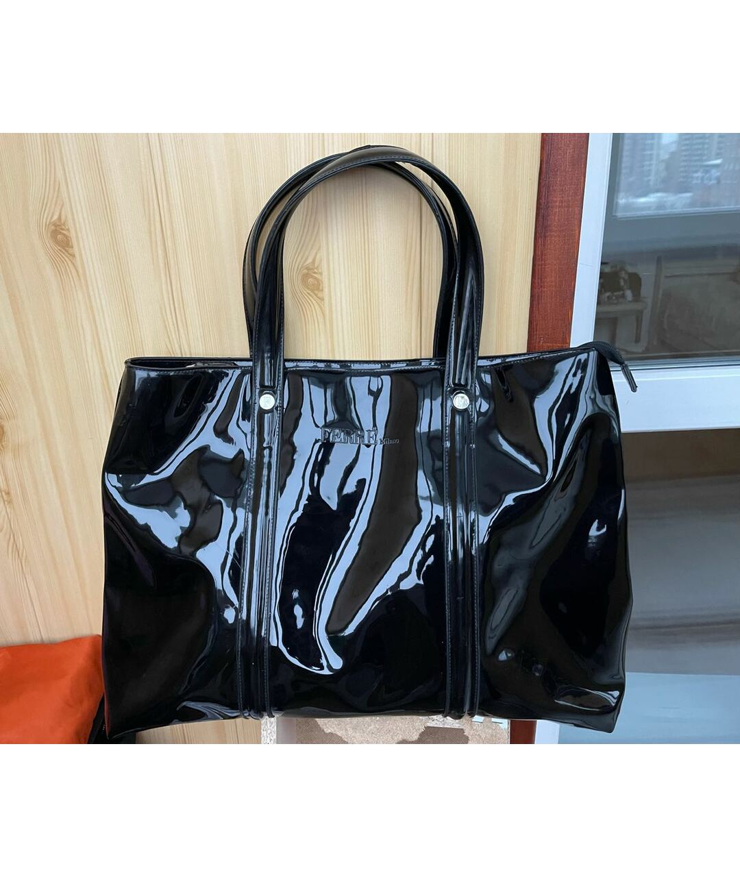 GIANFRANCO FERRE Черная сумка тоут из лакированной кожи, фото 2