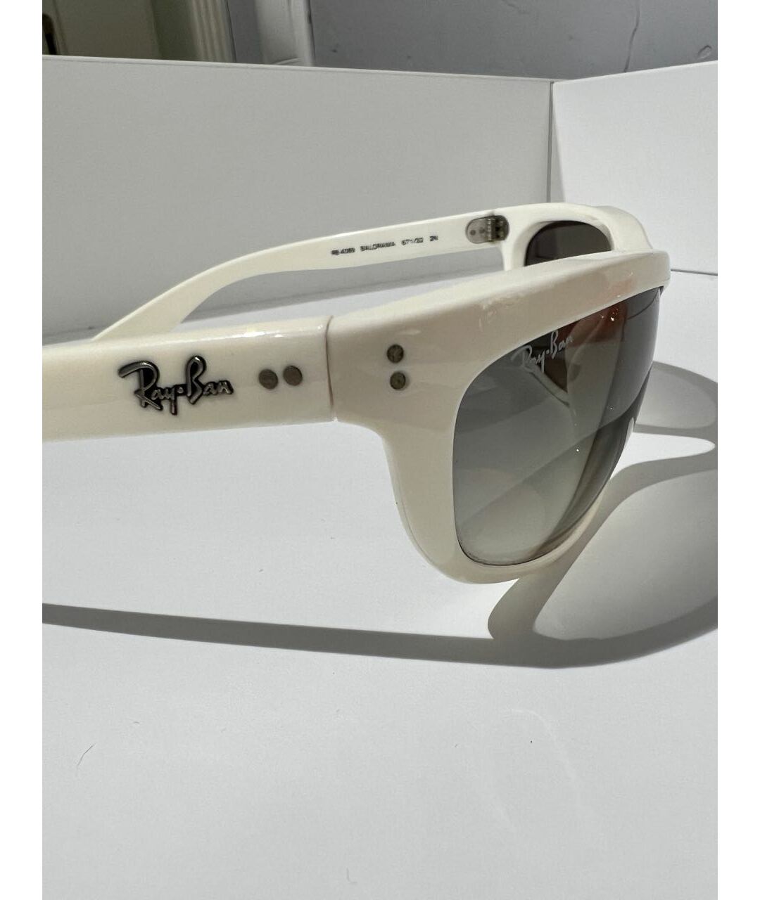 RAY BAN Белые пластиковые солнцезащитные очки, фото 3