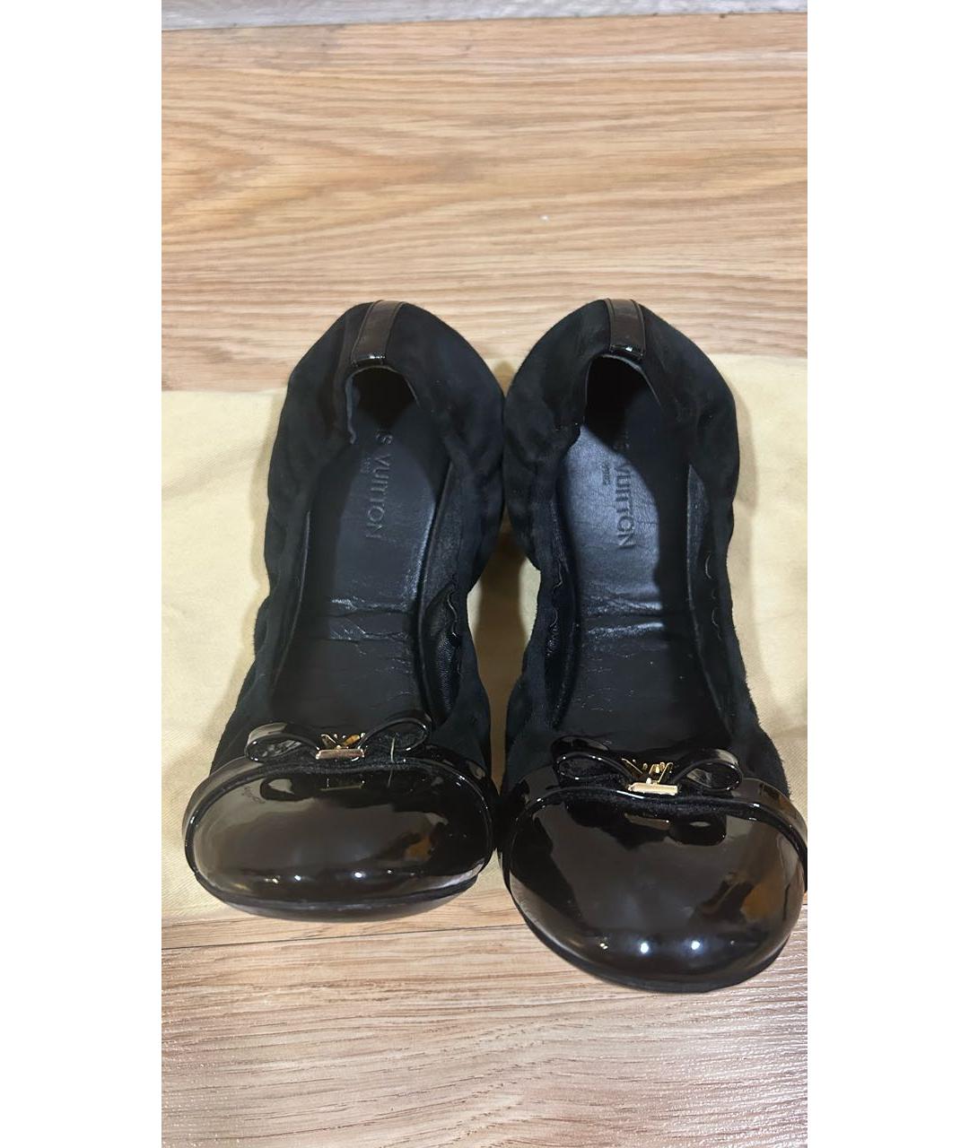 LOUIS VUITTON Черные замшевые балетки, фото 3