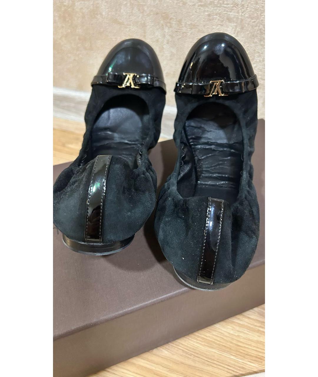 LOUIS VUITTON Черные замшевые балетки, фото 5