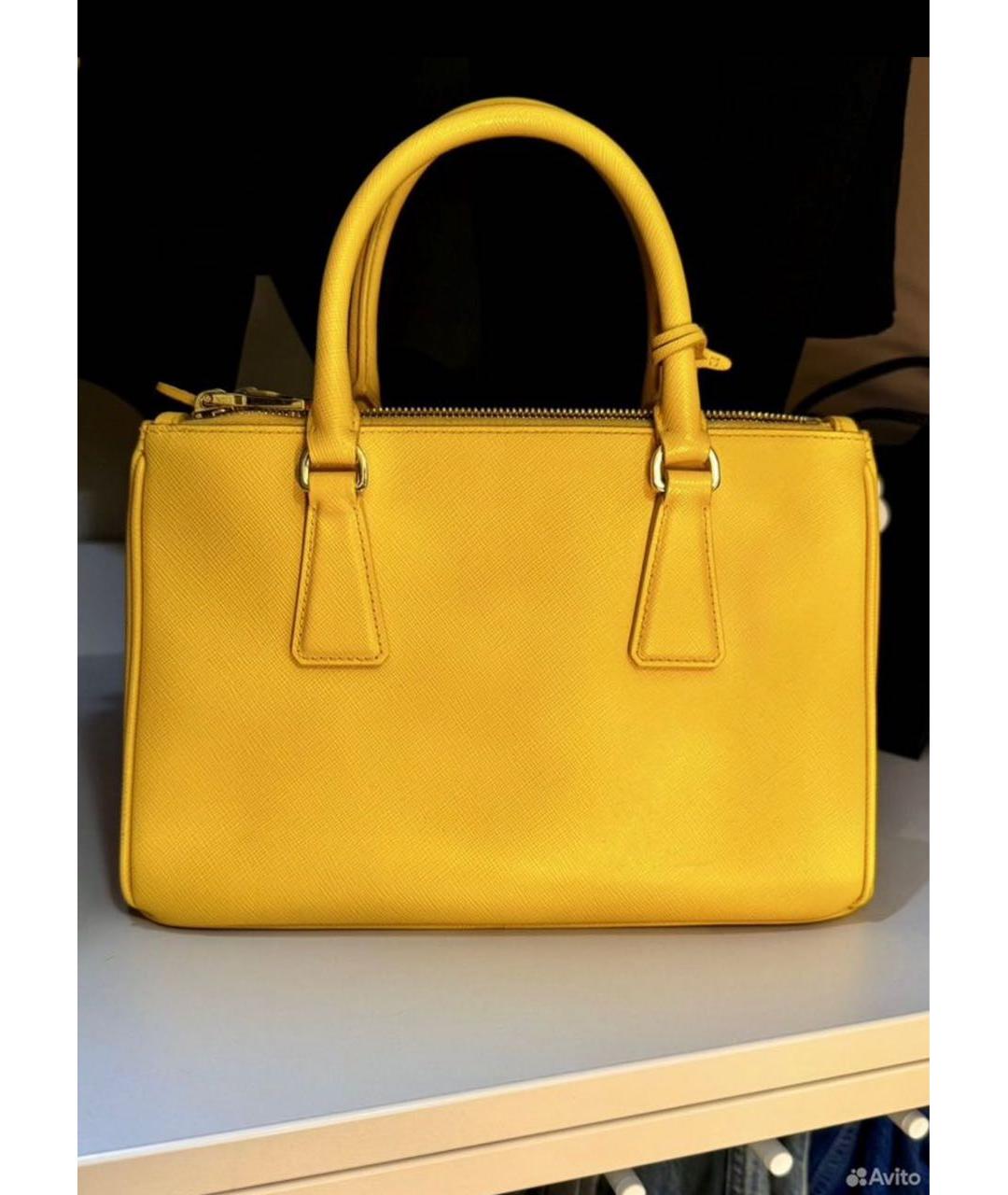 PRADA Желтая кожаная сумка с короткими ручками, фото 3