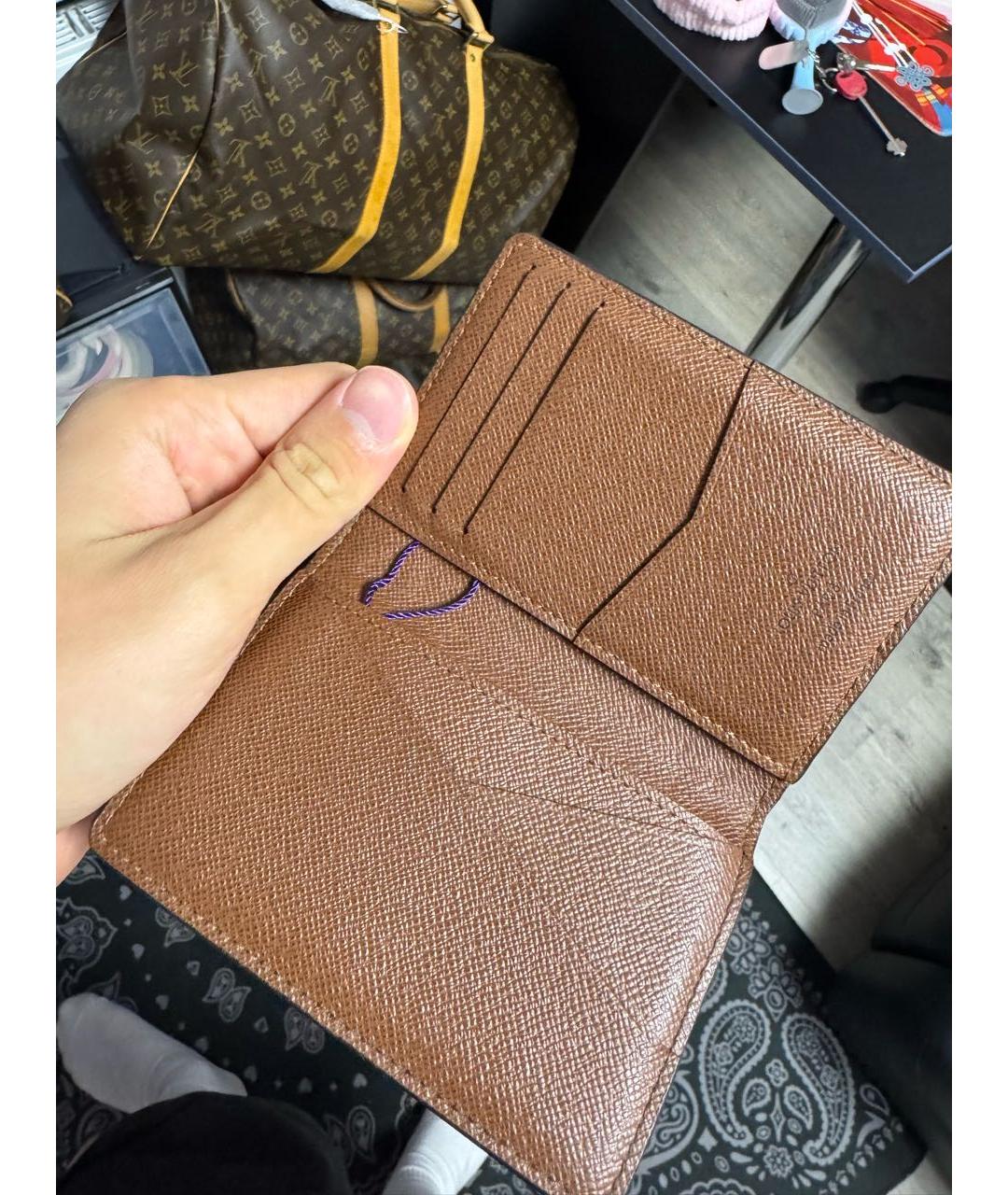 LOUIS VUITTON Коричневый кожаный кошелек, фото 4