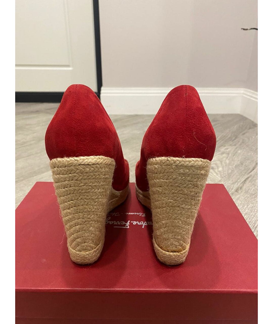 SALVATORE FERRAGAMO Красные замшевые туфли, фото 4