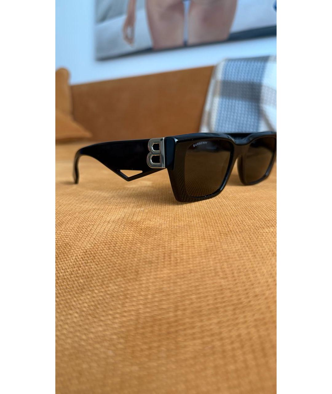 BURBERRY Черные пластиковые солнцезащитные очки, фото 2
