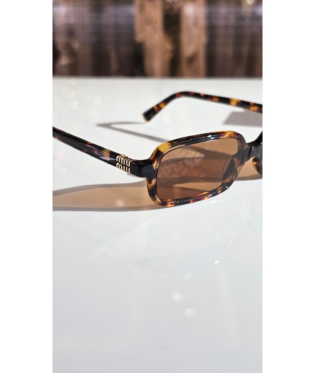 MIU MIU Коричневые пластиковые солнцезащитные очки, фото 2