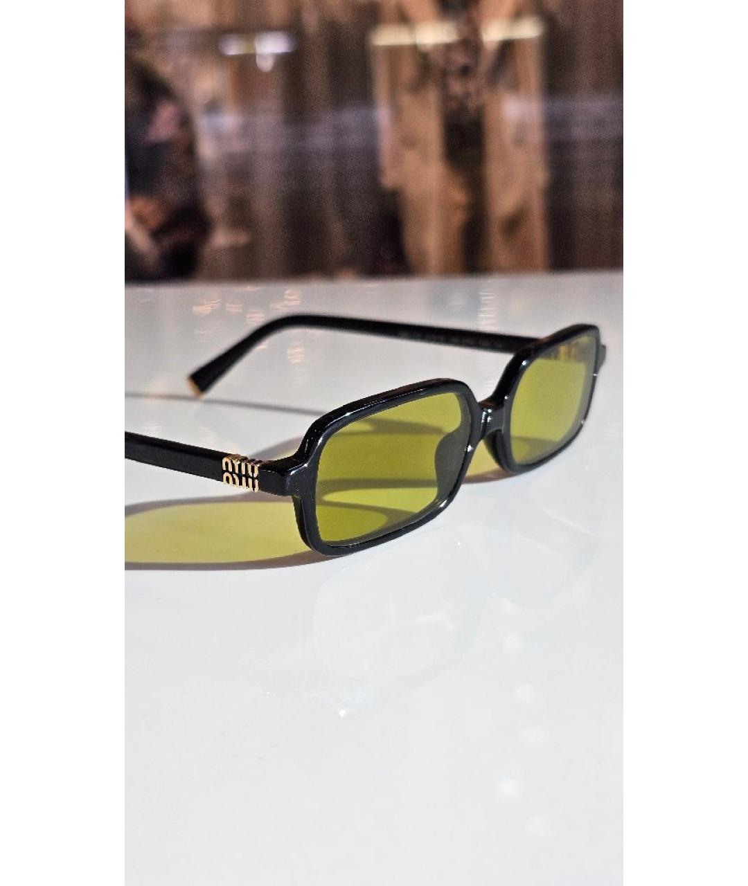 MIU MIU Черные пластиковые солнцезащитные очки, фото 2