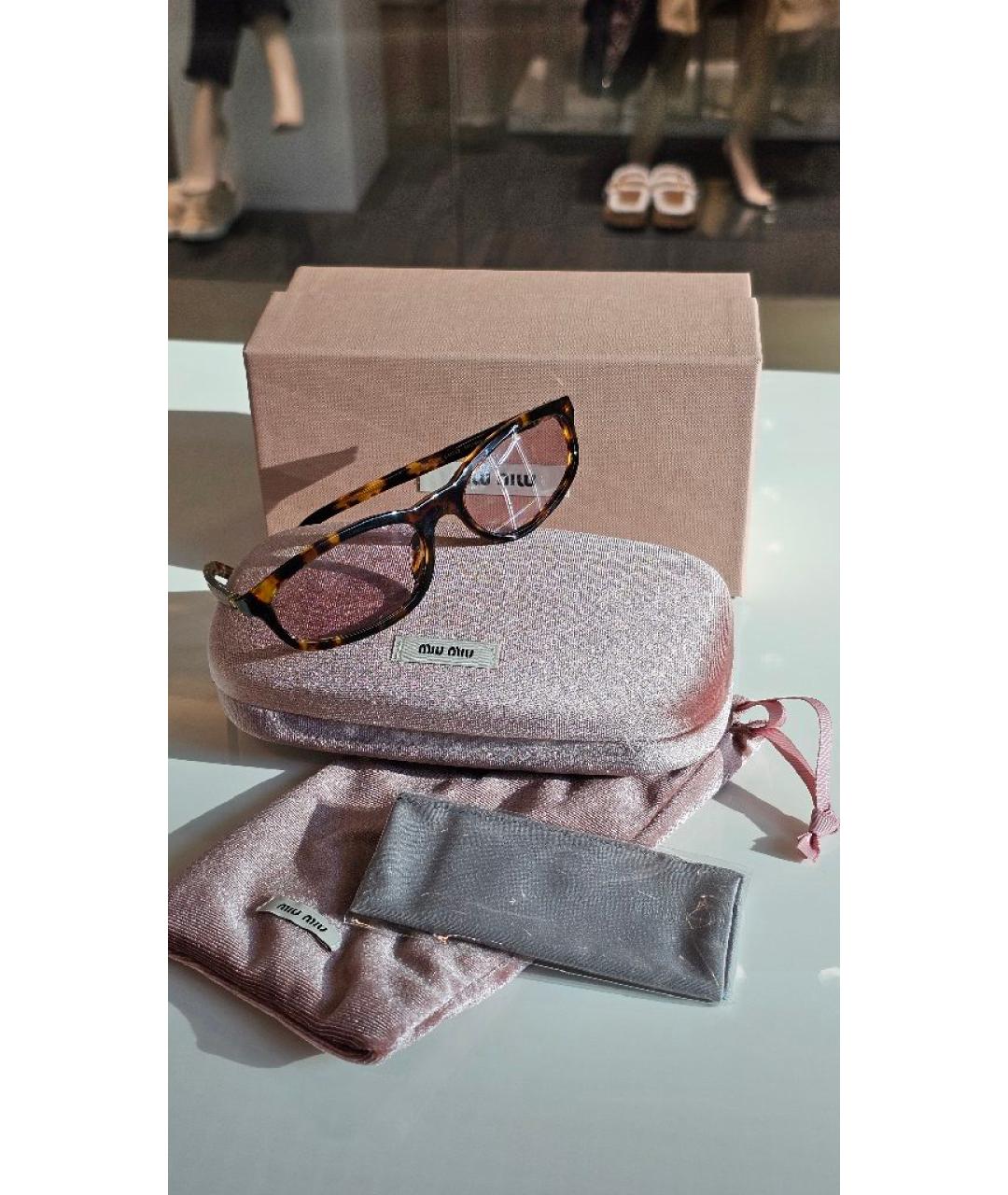 MIU MIU Коричневые пластиковые солнцезащитные очки, фото 4