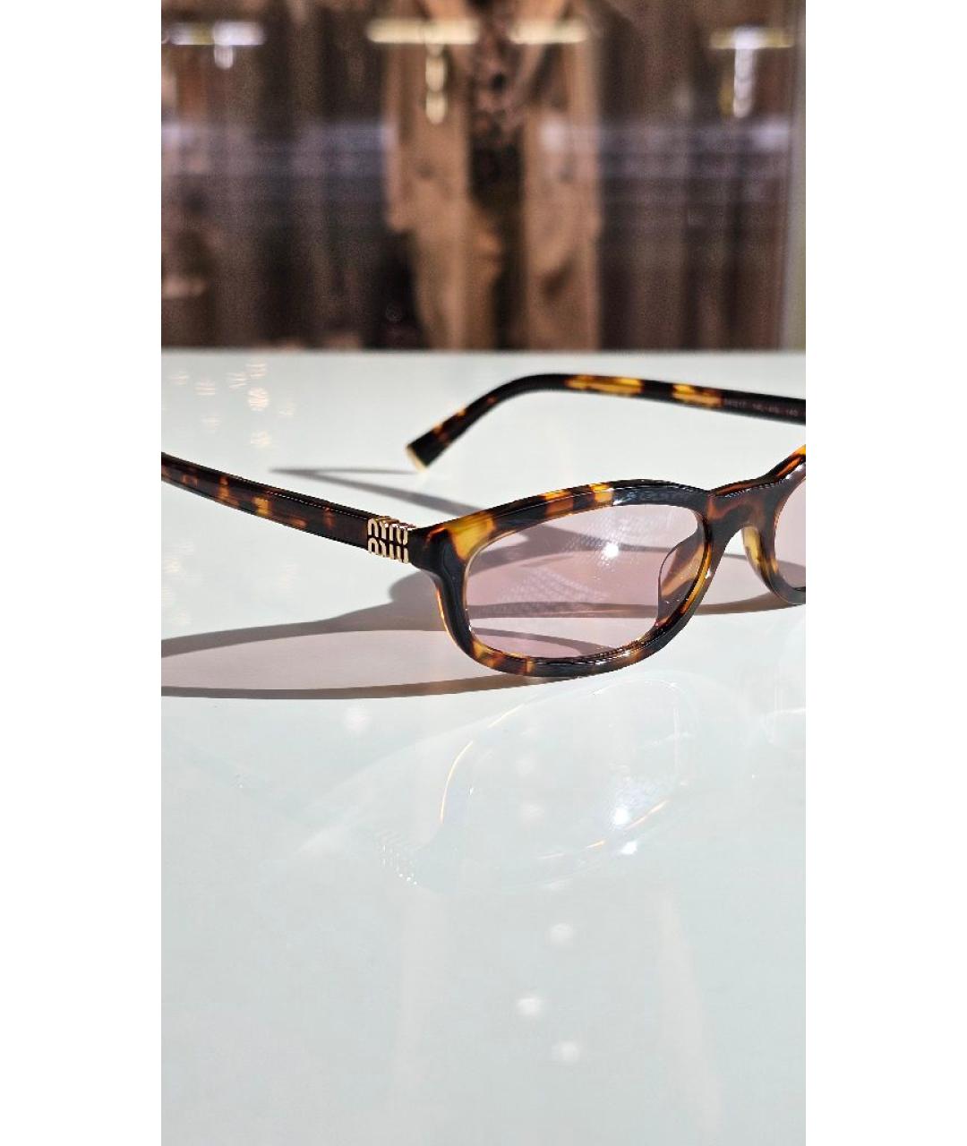 MIU MIU Коричневые пластиковые солнцезащитные очки, фото 2