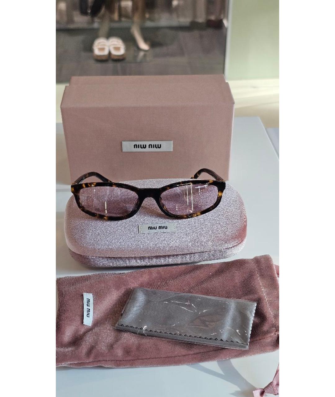 MIU MIU Коричневые пластиковые солнцезащитные очки, фото 5