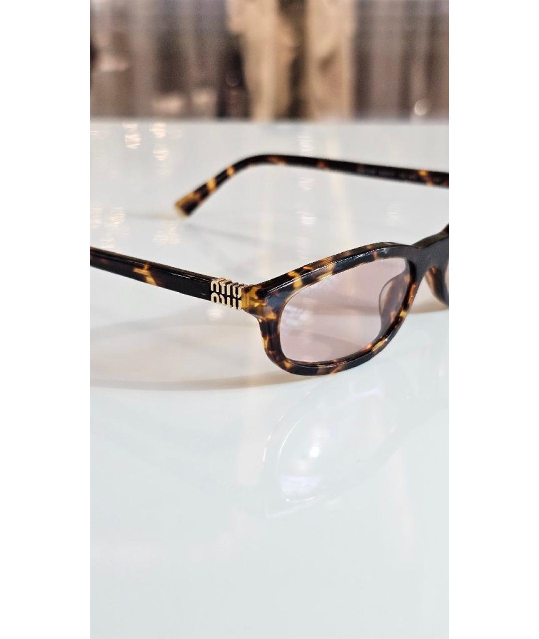 MIU MIU Коричневые пластиковые солнцезащитные очки, фото 2