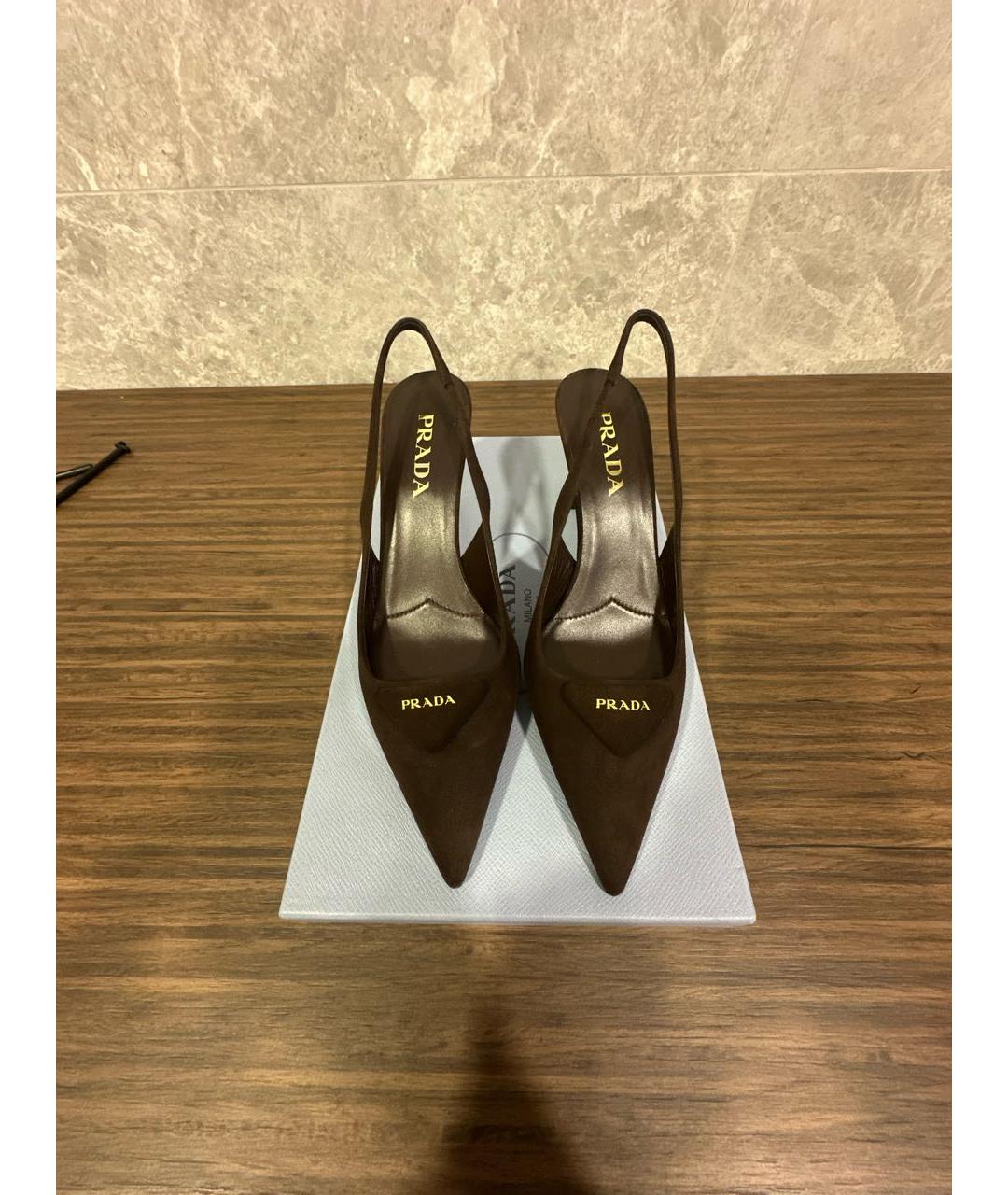 PRADA Коричневые замшевые лодочки на низком каблуке, фото 2