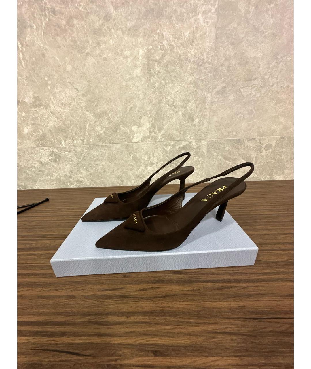 PRADA Коричневые замшевые лодочки на низком каблуке, фото 5