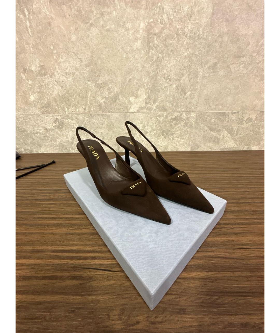 PRADA Коричневые замшевые лодочки на низком каблуке, фото 3