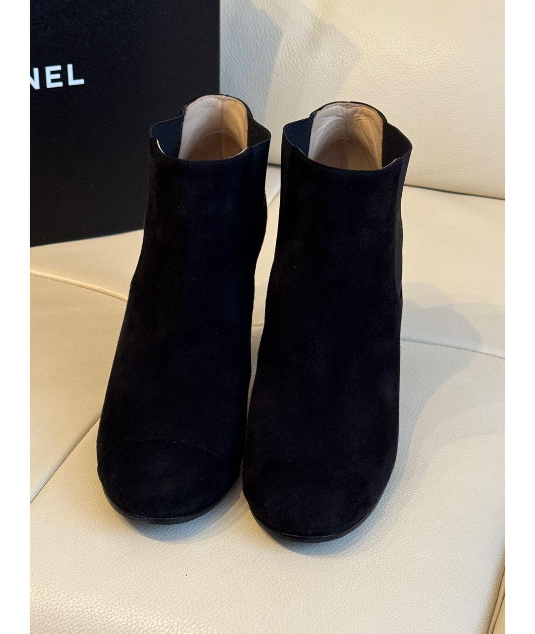 CHANEL Черные замшевые ботильоны, фото 3