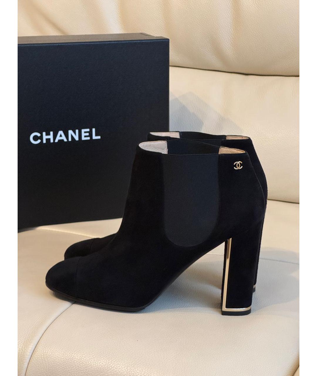 CHANEL Черные замшевые ботильоны, фото 9