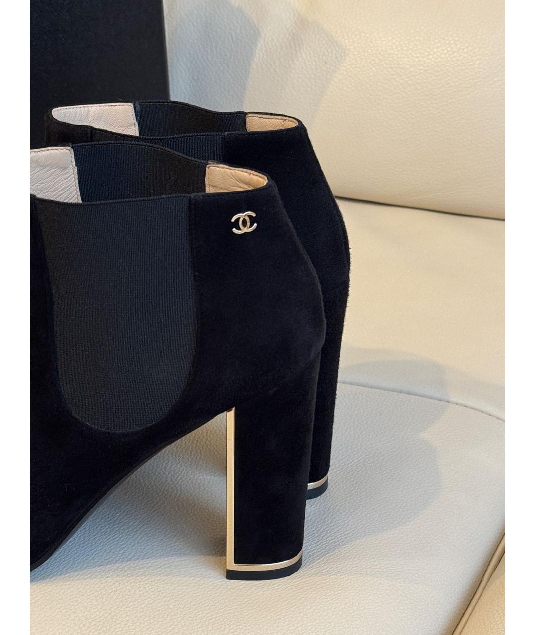 CHANEL Черные замшевые ботильоны, фото 2