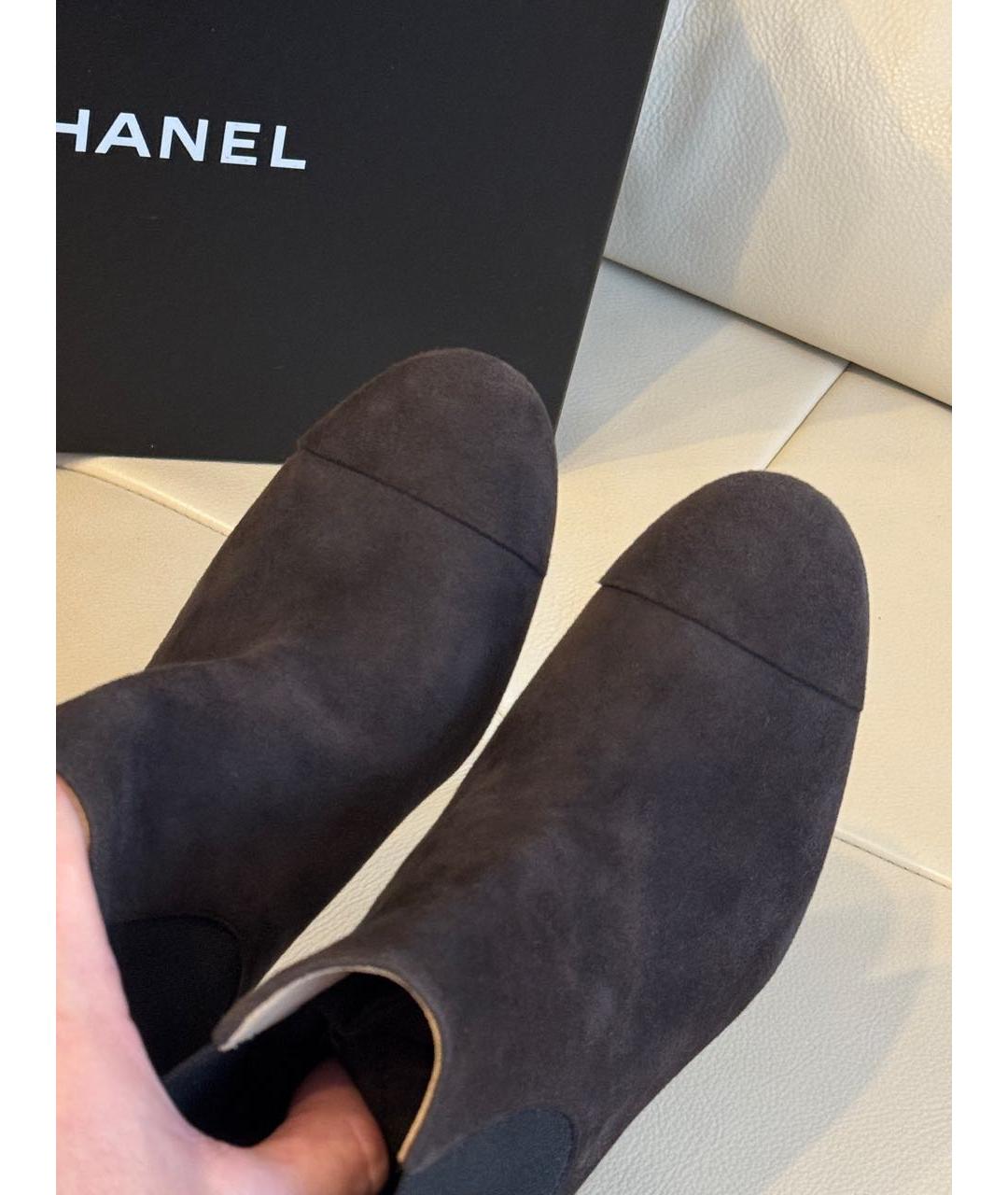 CHANEL Коричневые замшевые ботильоны, фото 5