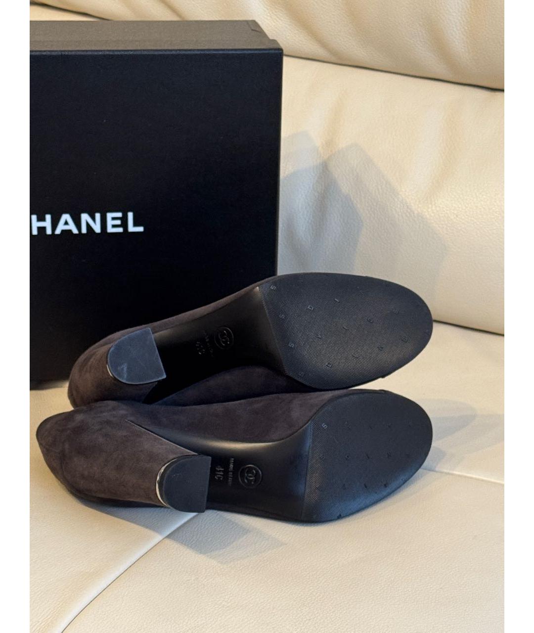 CHANEL Коричневые замшевые ботильоны, фото 6