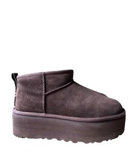 UGG AUSTRALIA Ботинки