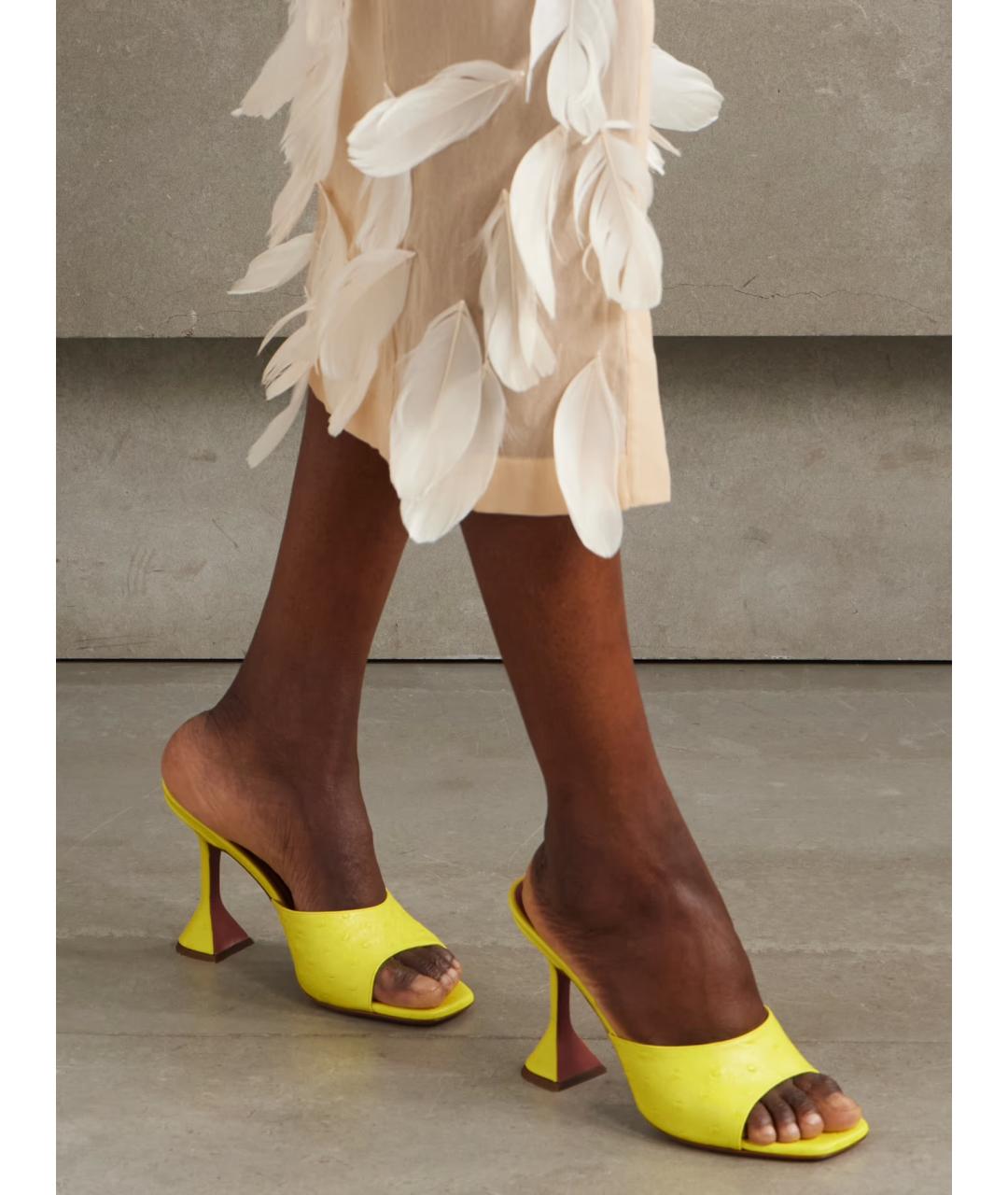 Amina Muaddi Желтые кожаные мюли, фото 2