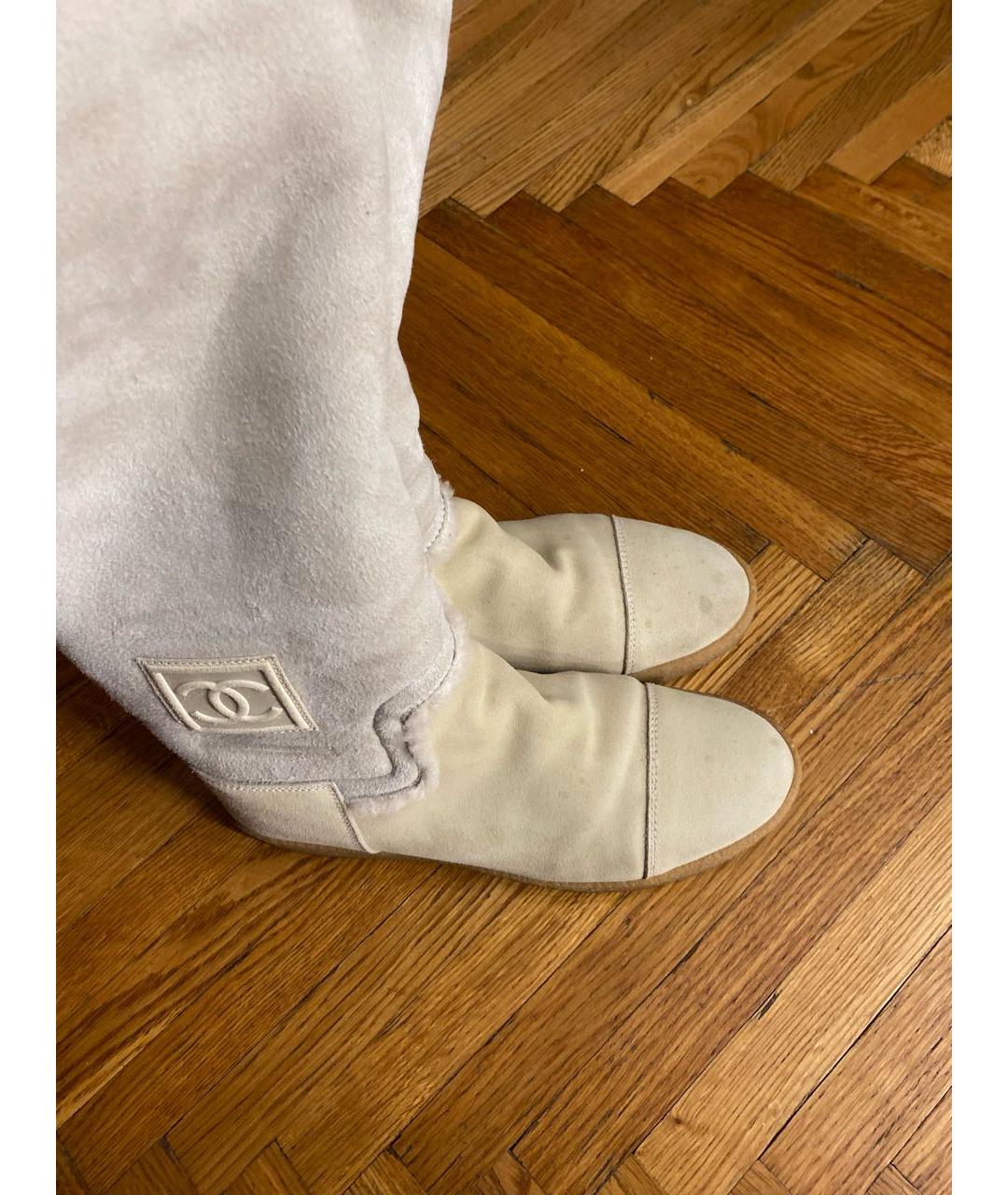 CHANEL Бежевые замшевые сапоги, фото 3